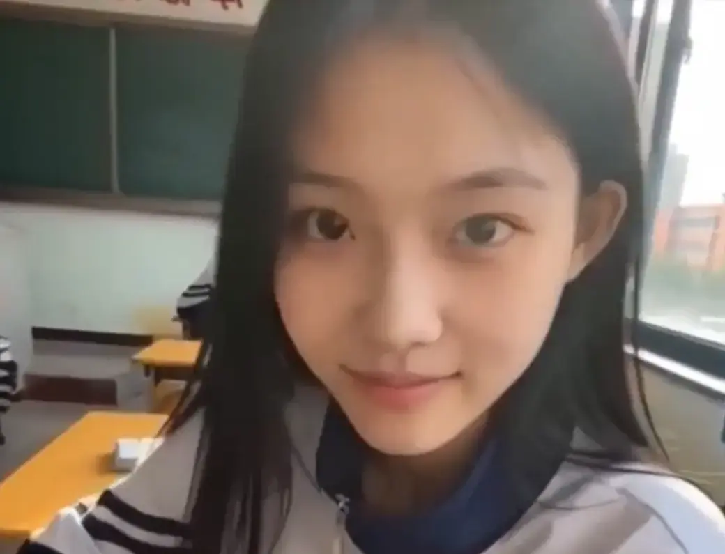 《我的十八岁女友》无删减4K蓝光在线观看-黄果AI短剧高甜治愈全集免费极速加载-追完又想谈恋爱了结局太甜